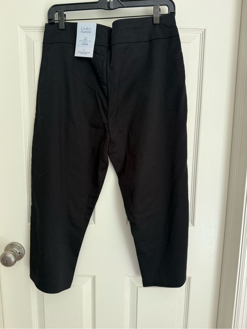 Kohl's Black Croft & Barrow Stretch Capri Pants - Picture 2 of 3